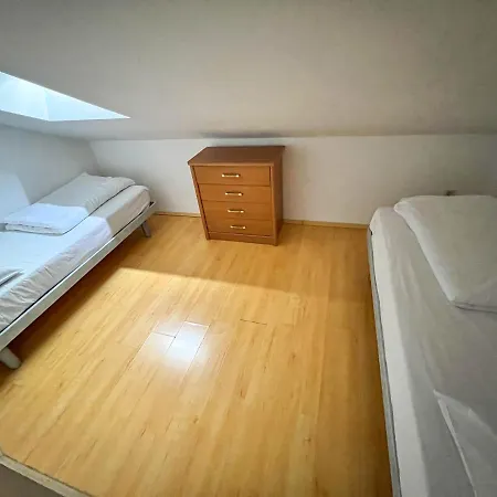Arena Apartman *